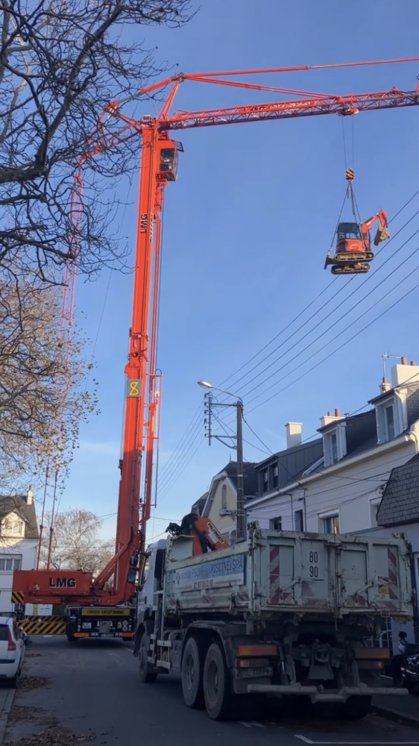 Location grue à tour mobile chantier Morbihan
