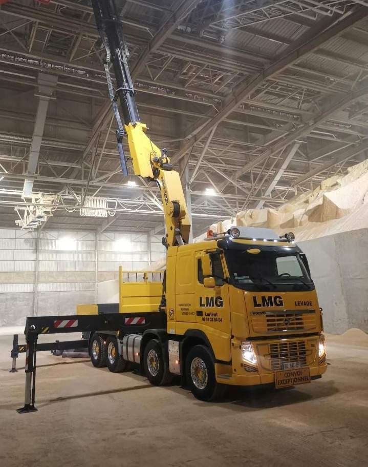 Transport convoi exceptionnel Morbihan avec bras de grue