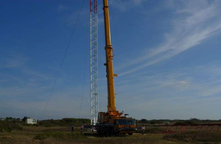 Grue levage pylône Morbihan